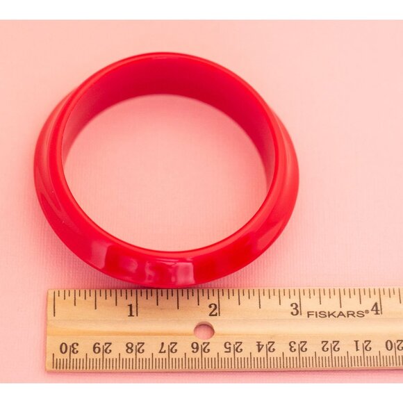 Vintage Beauty Red Bangle Bracelet | 7.85 inch | Avon | H20 - Picture 3 of 3